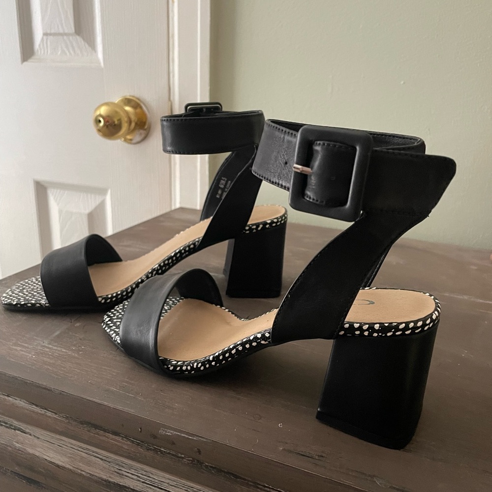 Heels - Picture 2 of 3